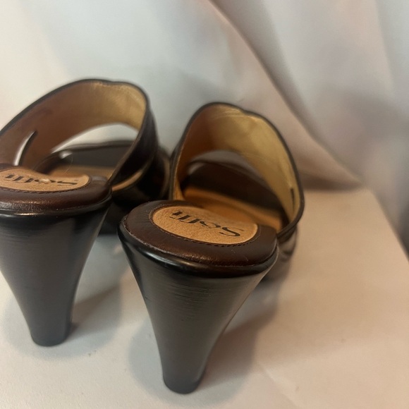 Sofft Brown Heels with Comfortable Footbed - Picture 5 of 7